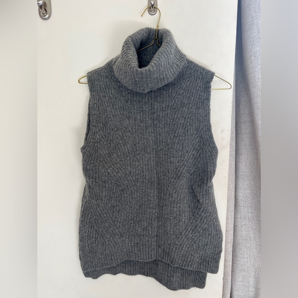 Like New Madewell sleeveless knit sweater